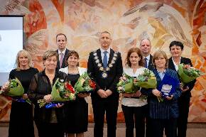 Hatan vehettek át elismerést a Városházán.